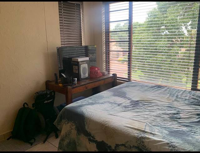 2 BEDROOM FLAT FOR SALE IN VANDERBIJLPARK SE 2